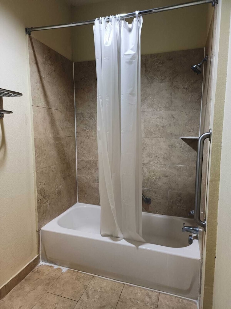 Westwood Inn Extended Stay by OYO Gonzales TX
