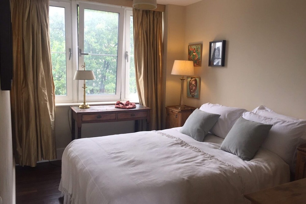 Lovely 2 Bedroom on the Corner of Portobello Road