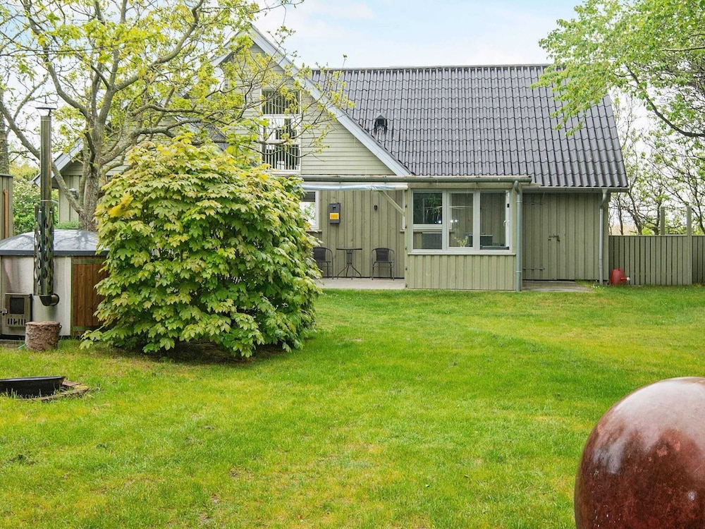 Spacious Holiday Home in Hemmet near Sea view 3