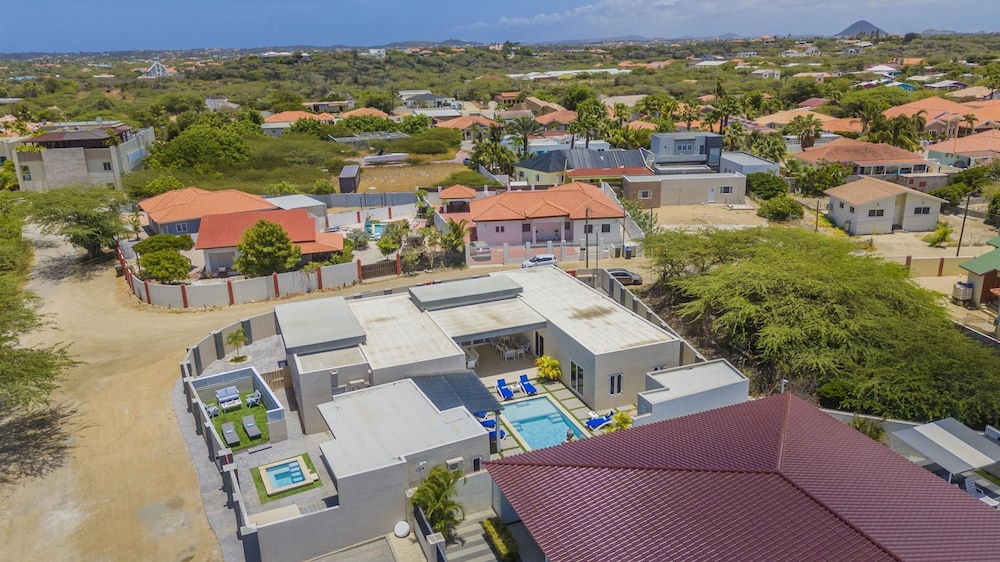 NEW 5br5ba w Private Pool Puttputt Close2beach