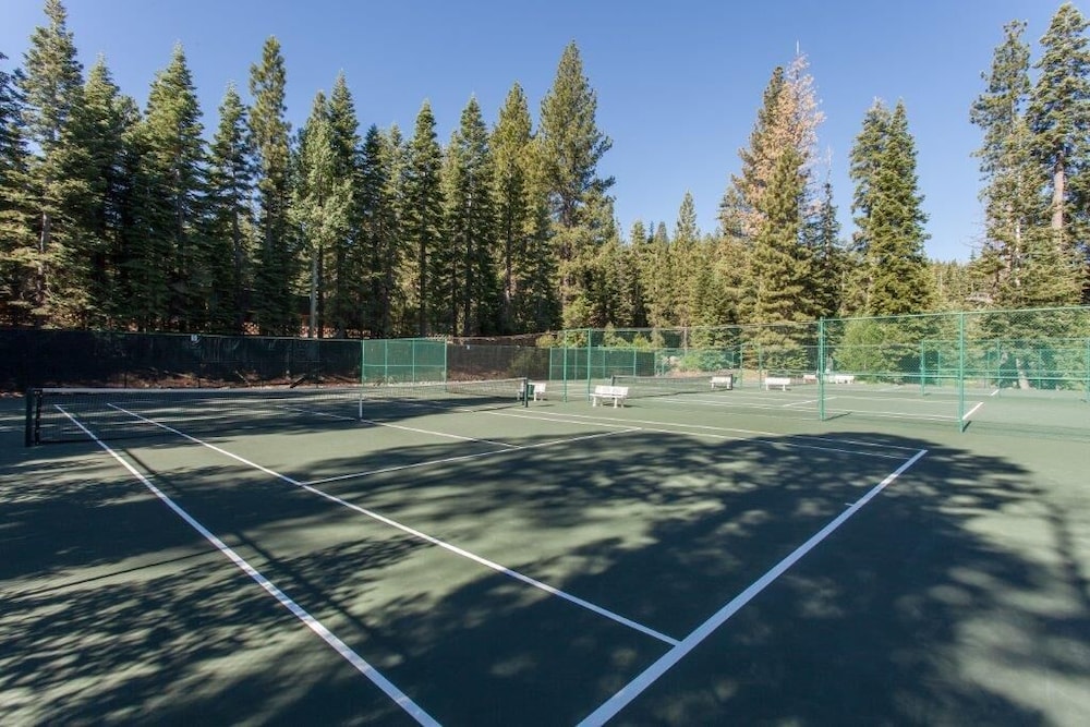 Lake Tahoe Vacations - Golden Ski Getaway - Property Image 17
