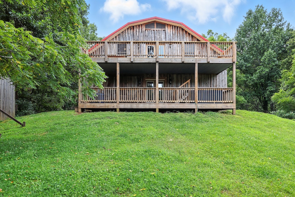 Secluded Mountain Retreat With Stunning Views 4 Bedroom Home