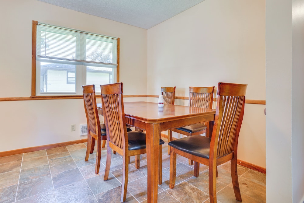 10 Mi to Downtown: Group Getaway in Minneapolis