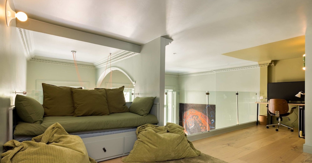 Beautiful Paddington Loft-style Apartment