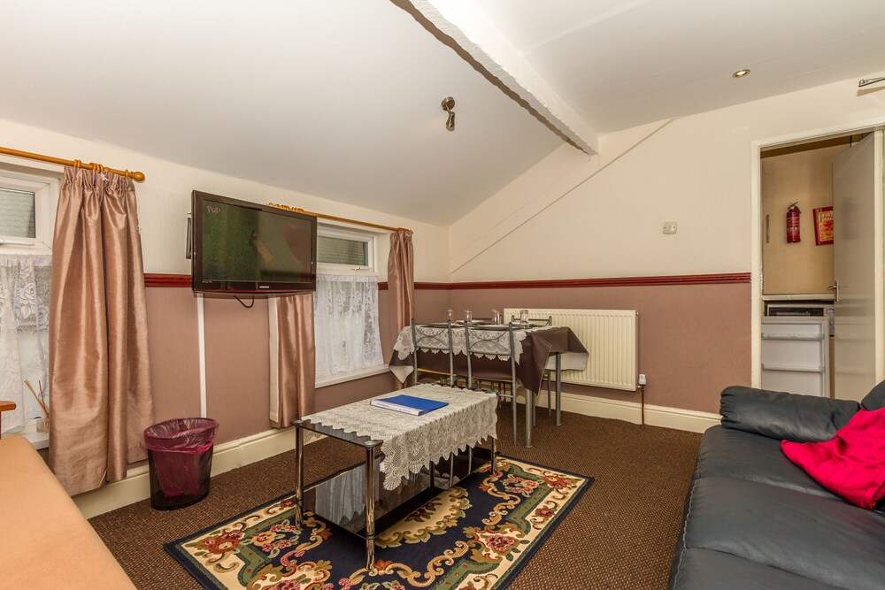 Lynton Apartments
