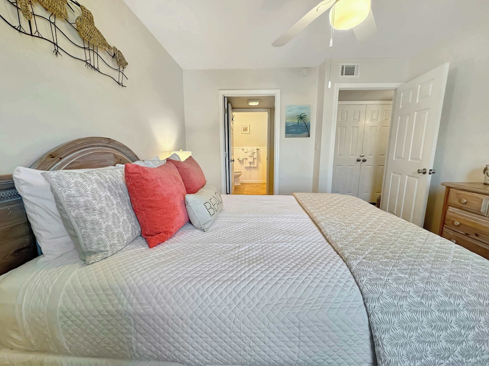Coastal Retreat - Stay for 6!