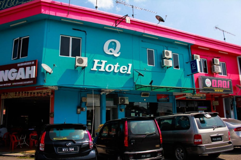 Q Hotel photo 1