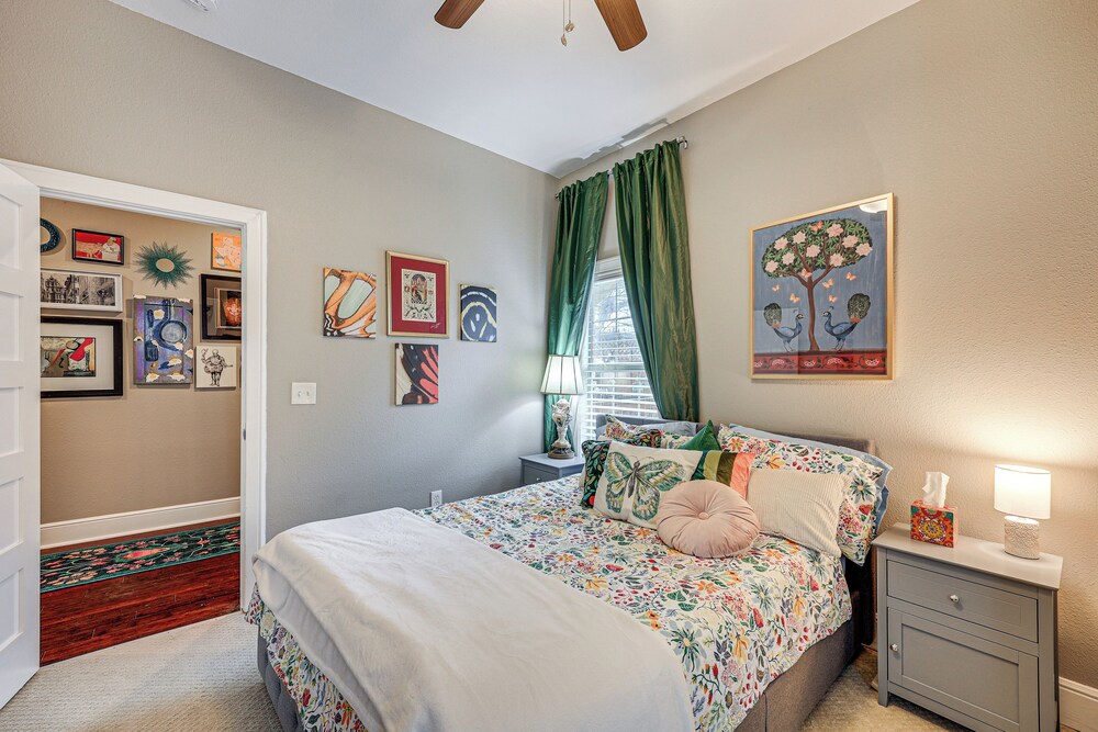 Artsy Bungalow w/ Yard in Dtwn San Antonio