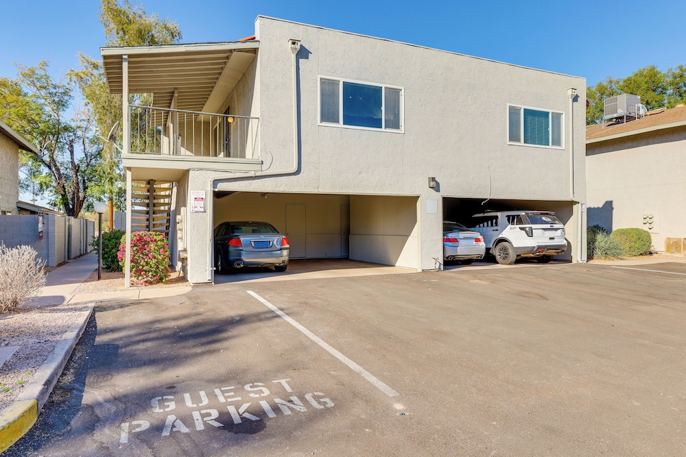 Community Pool: Scottsdale Condo 2 Mi to ASU