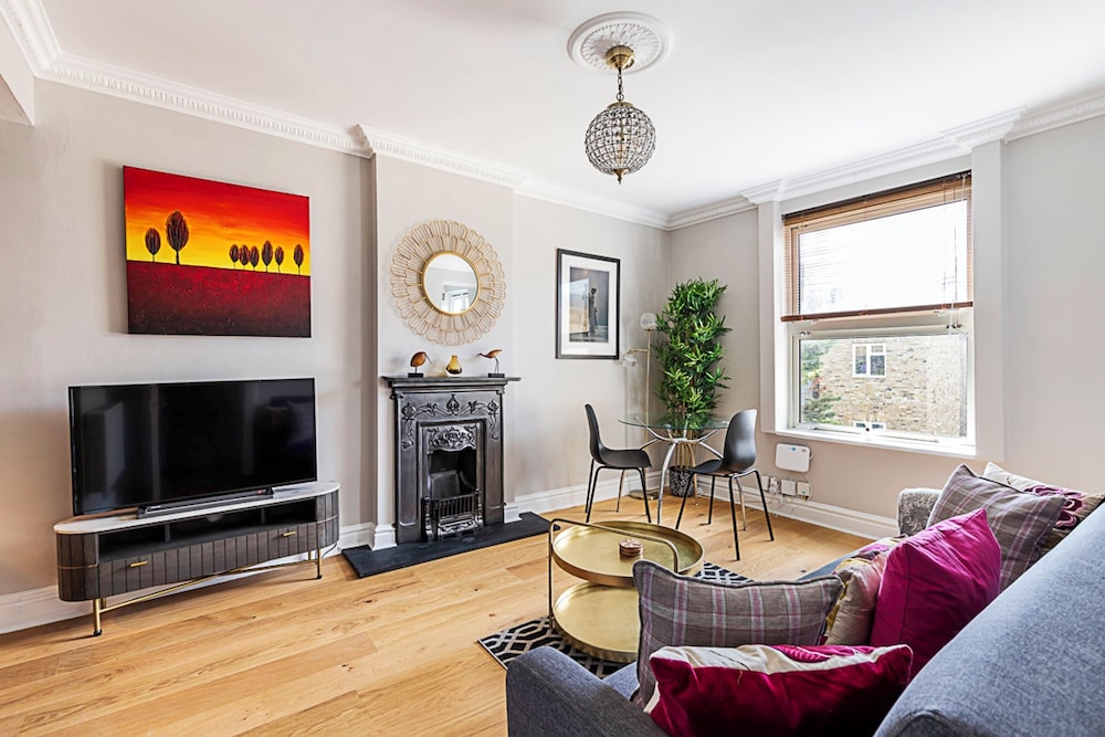 Modern Top-floor Victorian Charm in Kensington