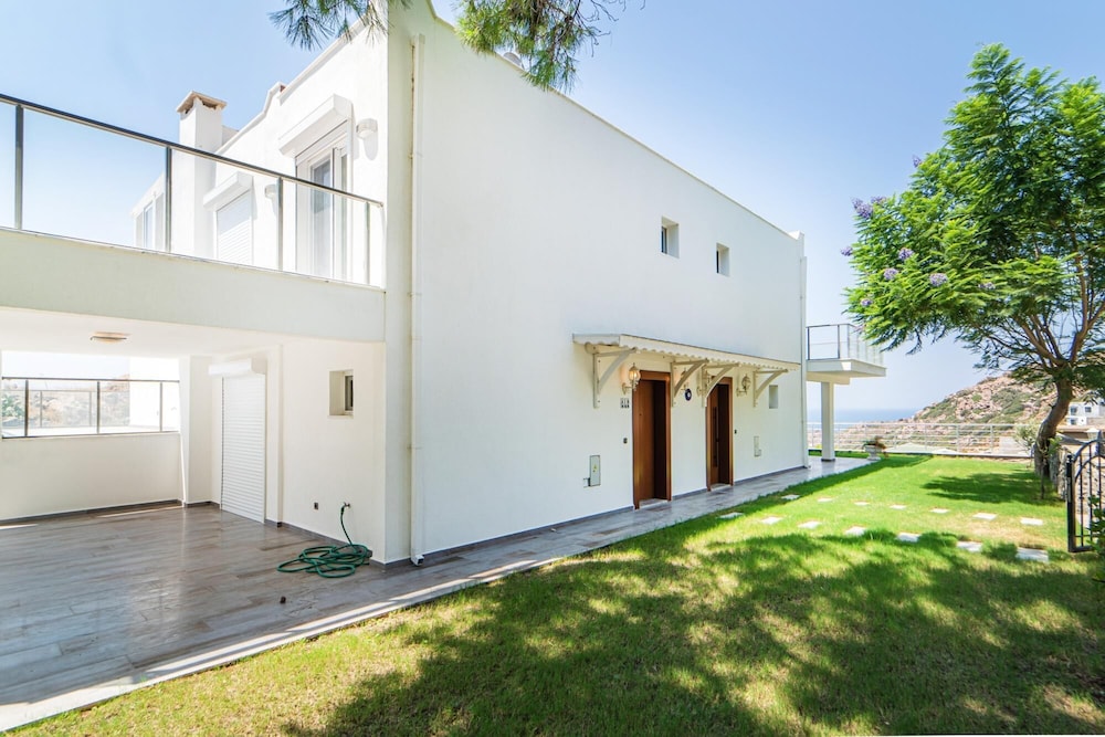 Villa w Pool Garden Patio 1 min to Beach in Bodrum view 4