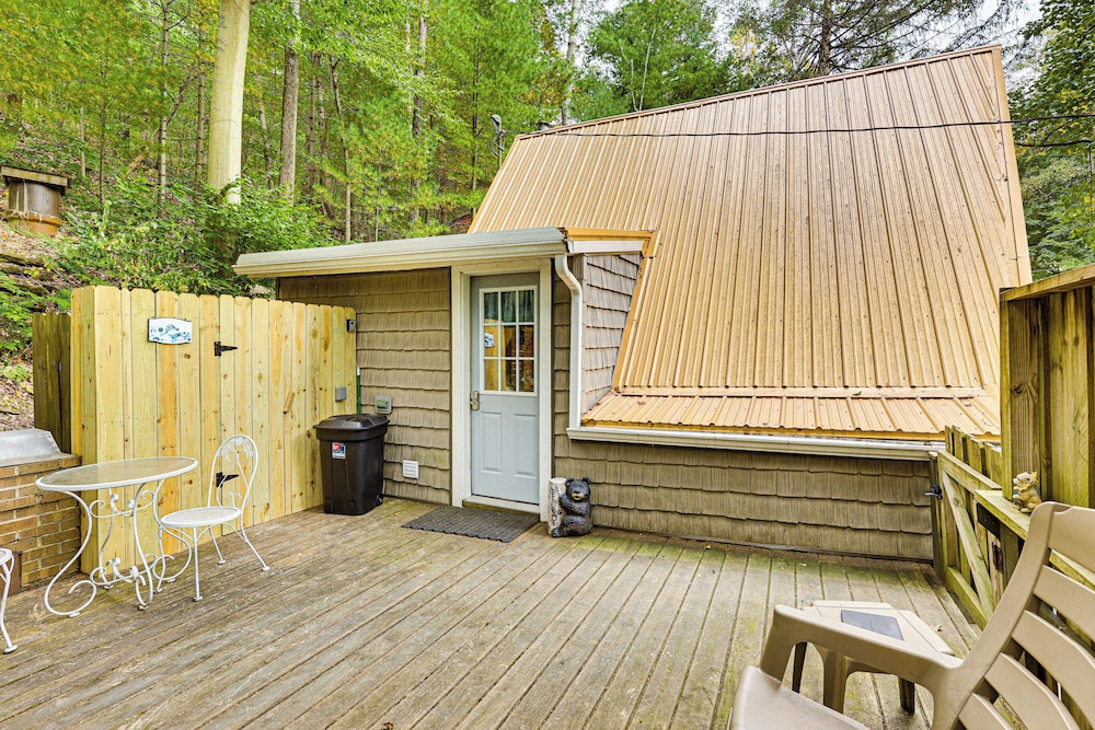 Carrollton Cabin w/ Patio & Fire Pit! view 4