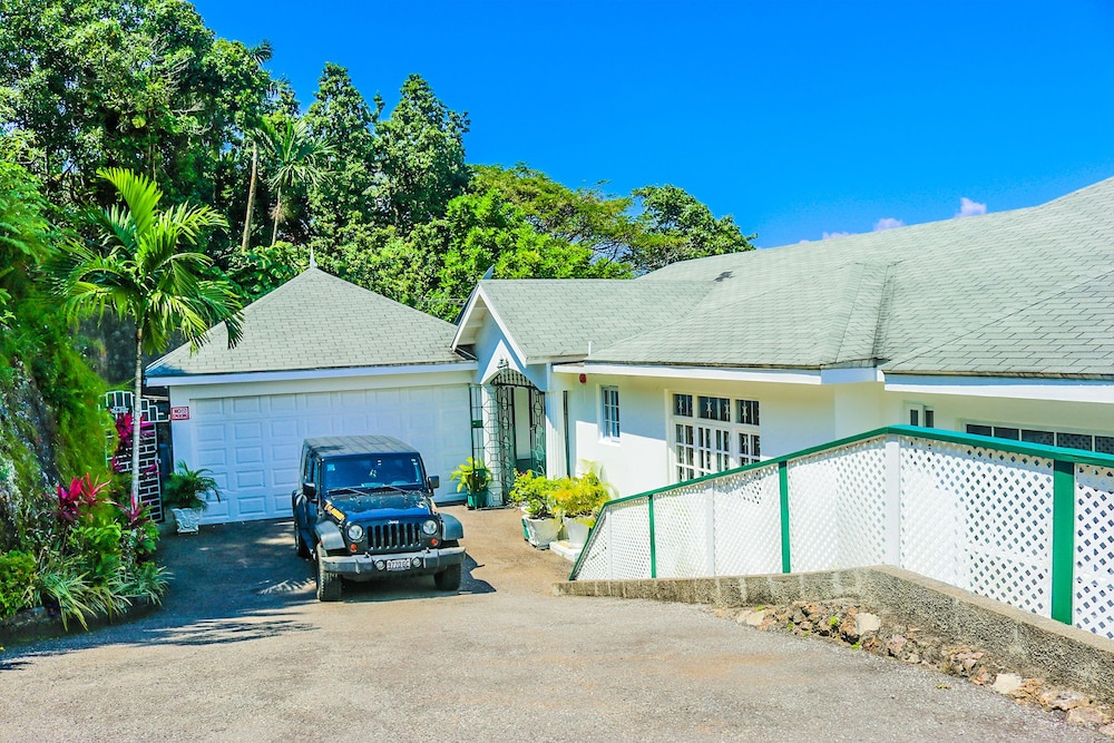 Pink Rock Bed & Breakfast
