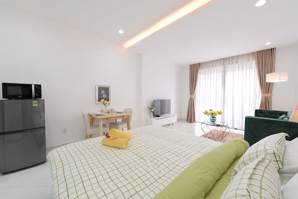 Jennifer House - Millenium Apartment