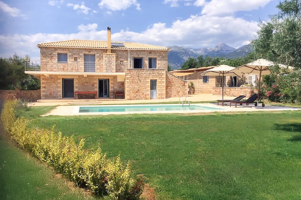 Villa Eleni - Private Pool Retreat Near Kardamili