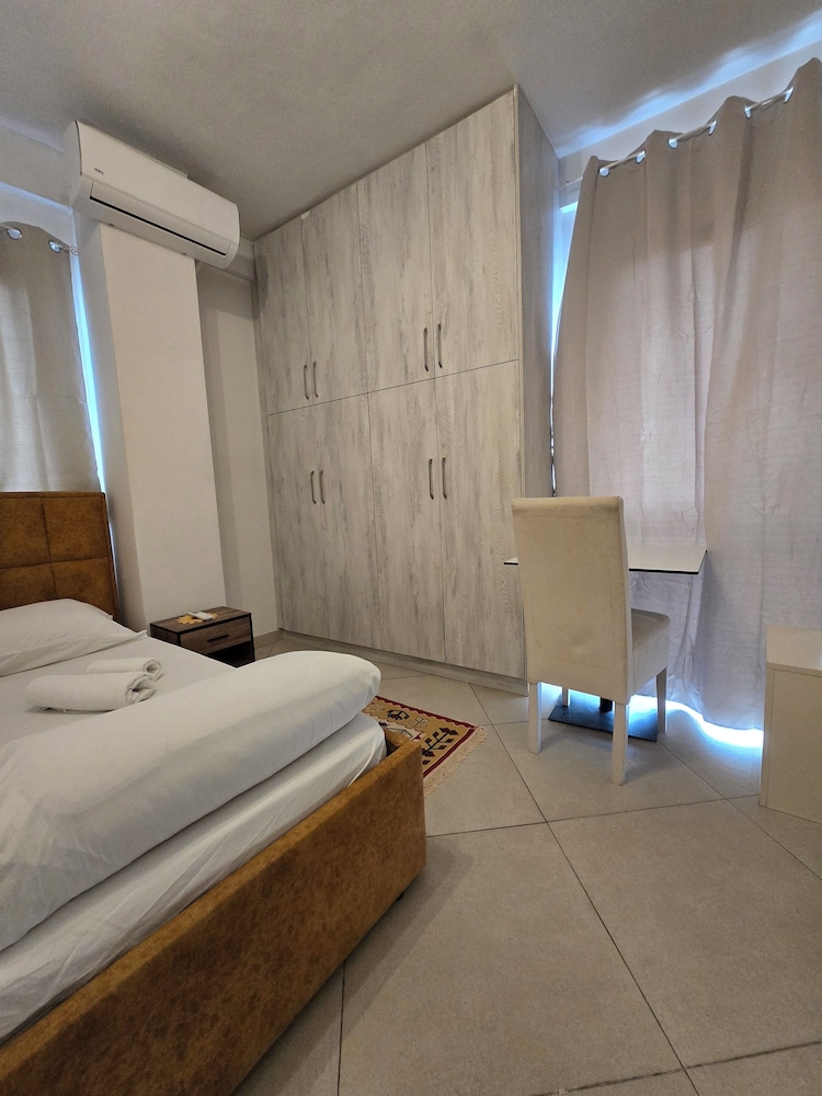 Isabel Rooms & Apartments