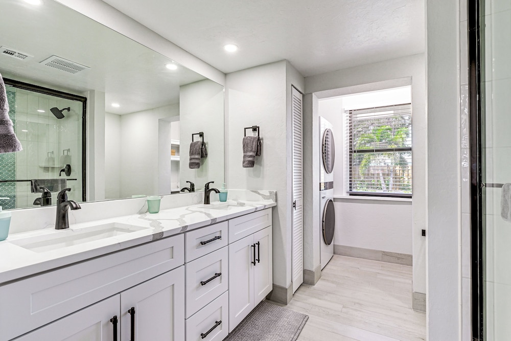 Steps to Englewood Beach: Home w/ Outdoor Oasis!