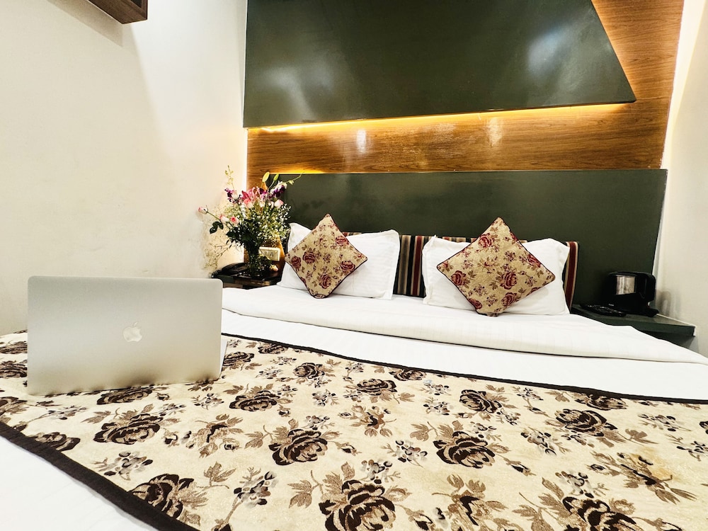 Staybook Hotel Jai Balaji New Delhi Railway Station