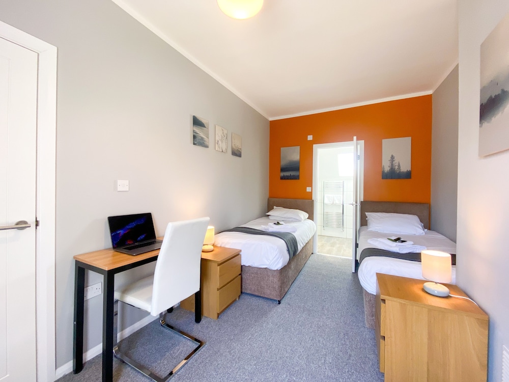 Newly Renovated Warm & Cosy 3bed House view 4