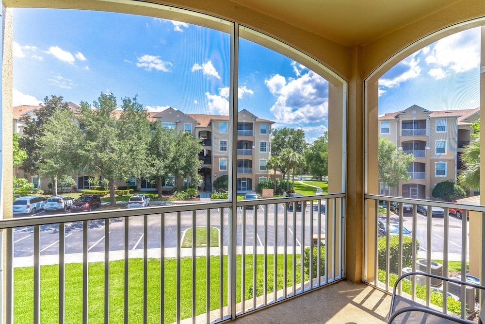 2821 Windsor Hills