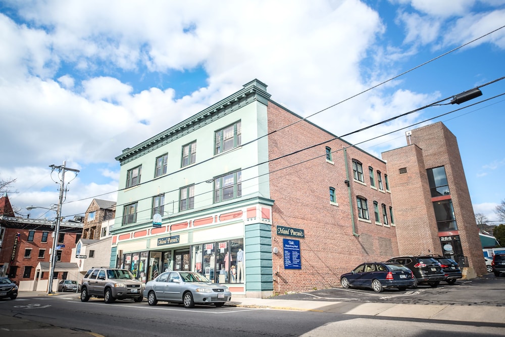 The Newport Lofts - 364 Thames Street