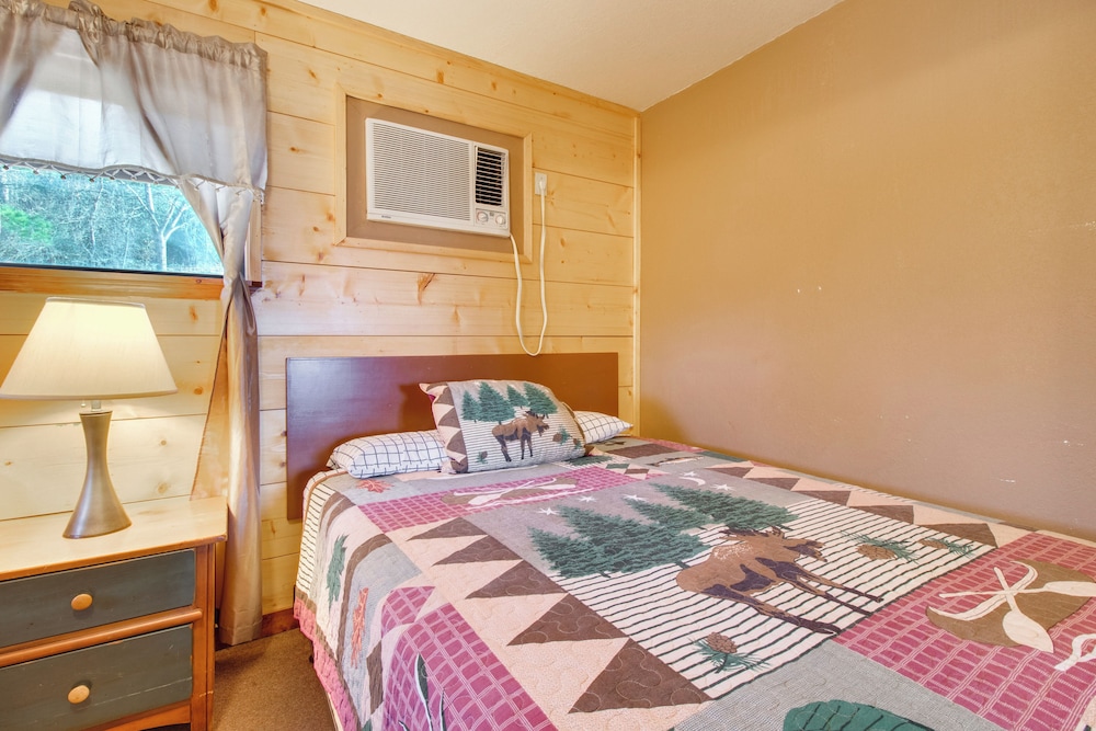 Fish, Hike & Unwind: Getaway in Mountain View!