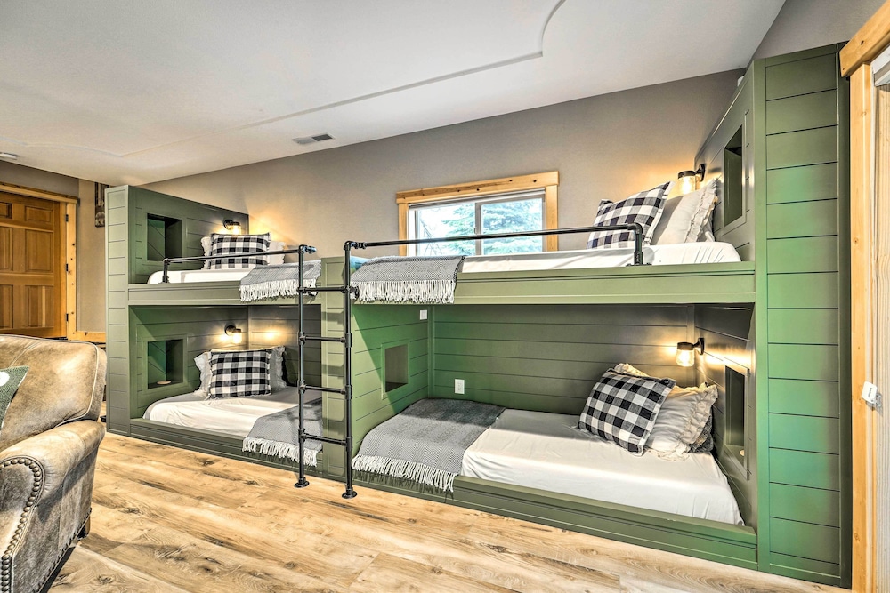 Bikes, Grill & Views: Luxe Truckee Cabin! view 3