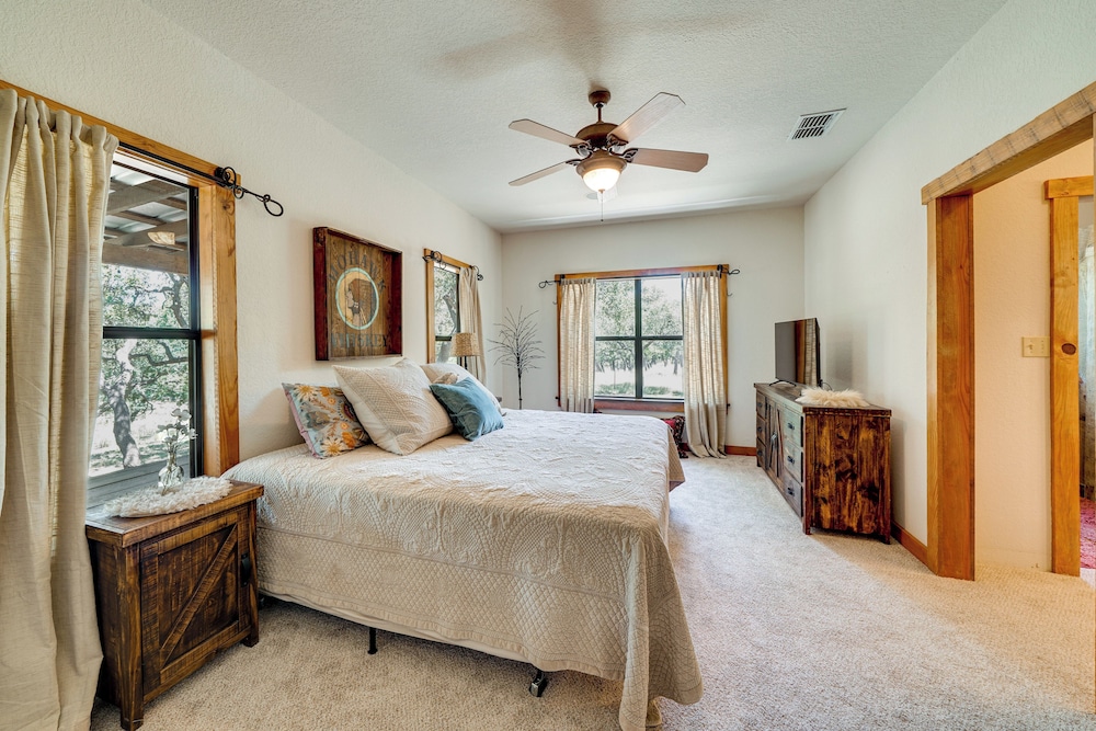 Swim, Hike & Unwind: Serene Hill Country Retreat