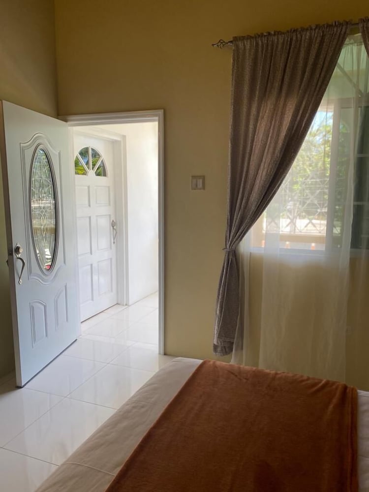 RUNTINGS HIDEAWAY STAY NOMPREL ROAD NEGRIL view 2