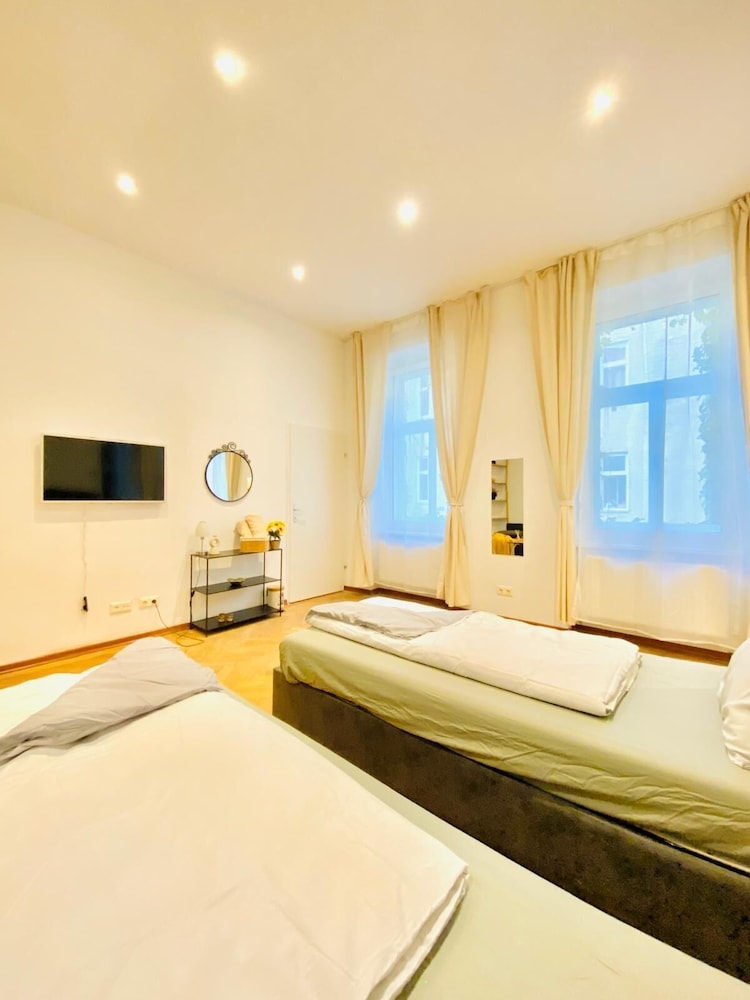 Bright and Spacious 2BR Flat Westbahnhof