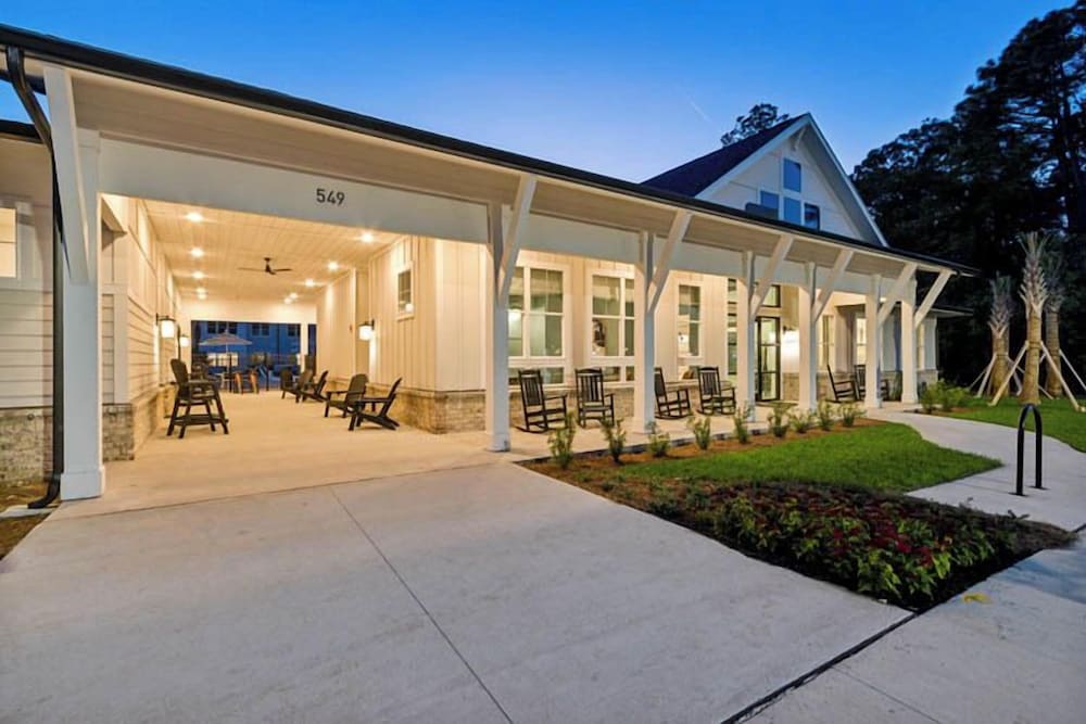 Luxurious Apartments - Pool Gym Bikes