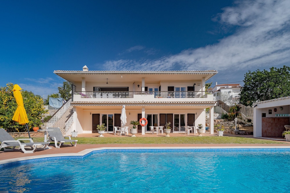 Albufeira Family Villa by Homing