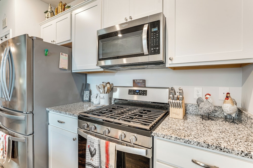 7 Mi to Dtwn Augusta! Modern Family Home