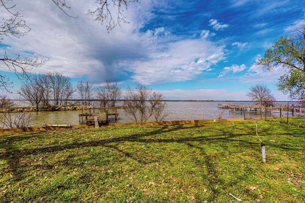 Lake Tawakoni Thrills - Cozy Home!