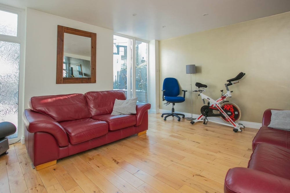 Stunning 3 Bedroom House With Garden in Battersea
