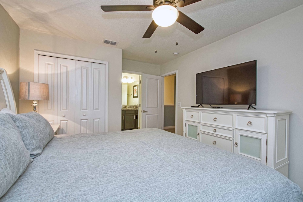 Beautiful Home With Private Pool in Champions Gate