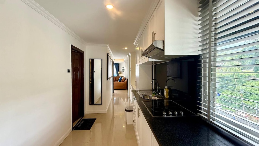 Palace - Spacious 1 Bedroom Condo With Shared Pool