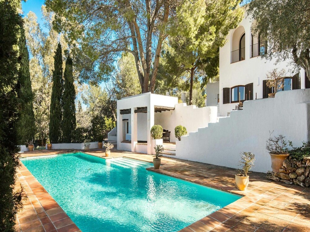 Country-view Villa With Pool