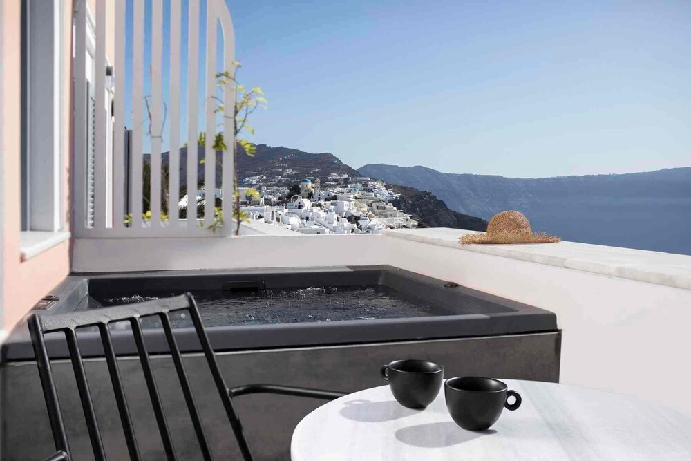 ArmonOia Suites