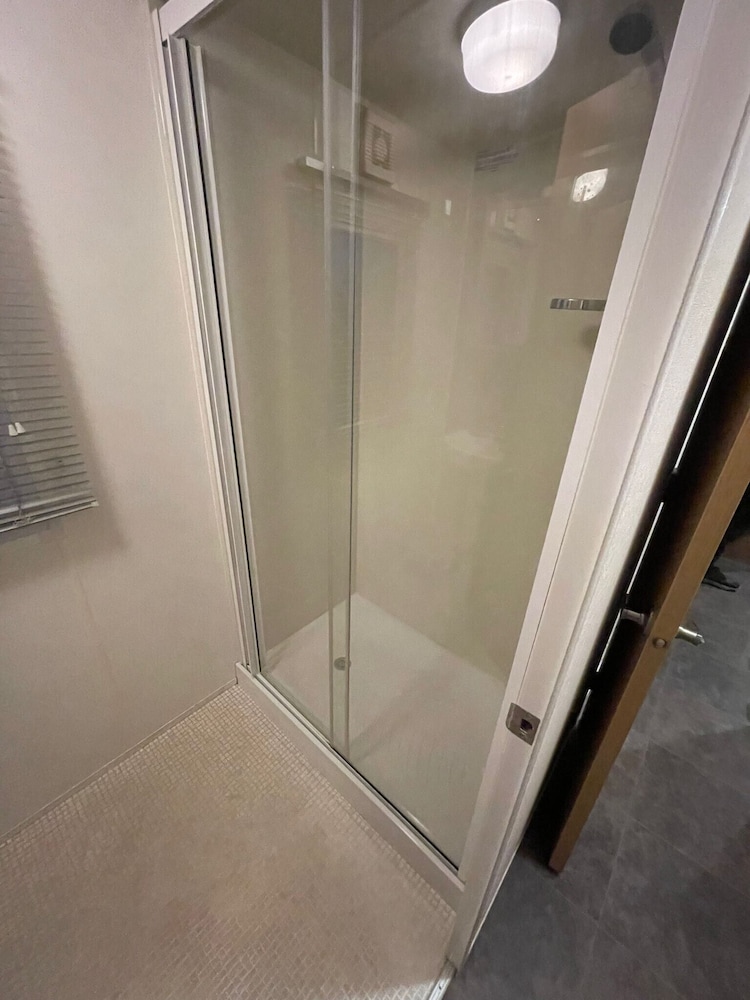 3 Bedroom Caravan - Sleeps 6, Pool & Garden