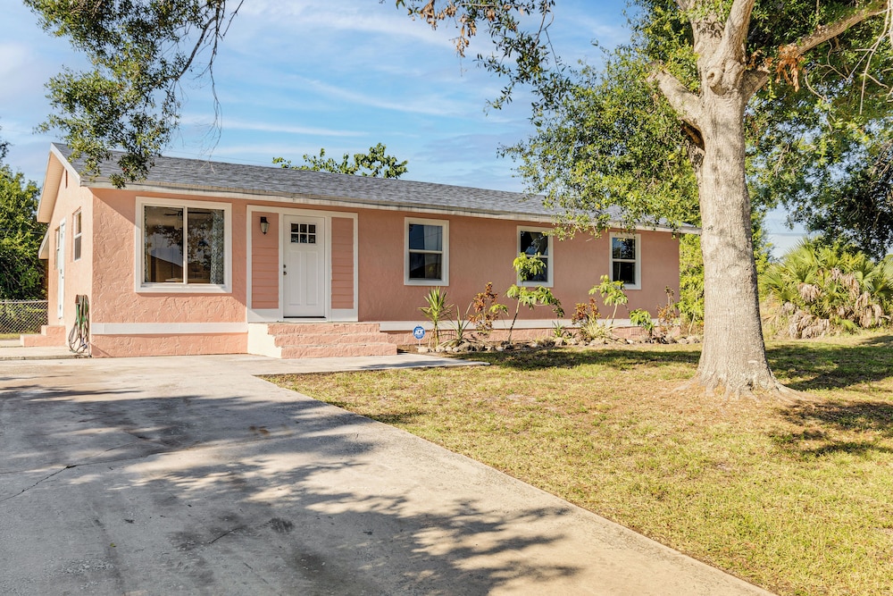 Chic Port Charlotte Home ~ 9 Mi to Englewood Beach view 2