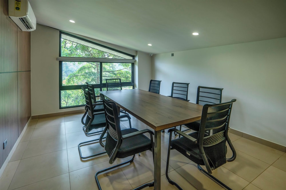 Vyna Hillock Resort and Spa