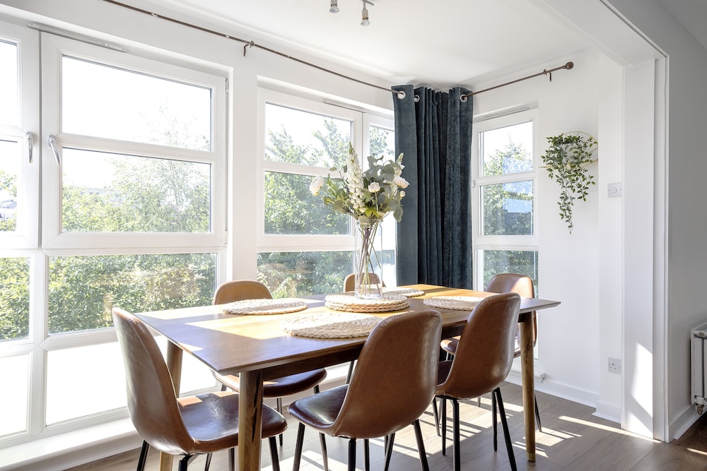 JOIVY Stunning 2-Bed Flat W/ Free Parking