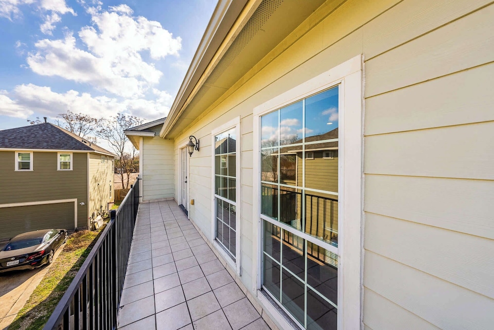 Upstay East Austin Retreat w Yard5min to Downtown