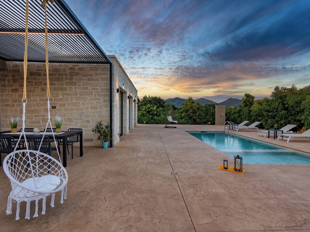 PanStel Luxury Villas - pools & jacuzzi