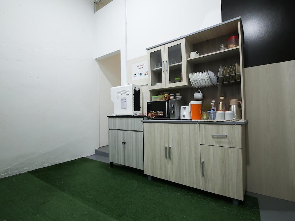 Single Bed in Mixed Dormitory Room With Ac in Kuching photo 2
