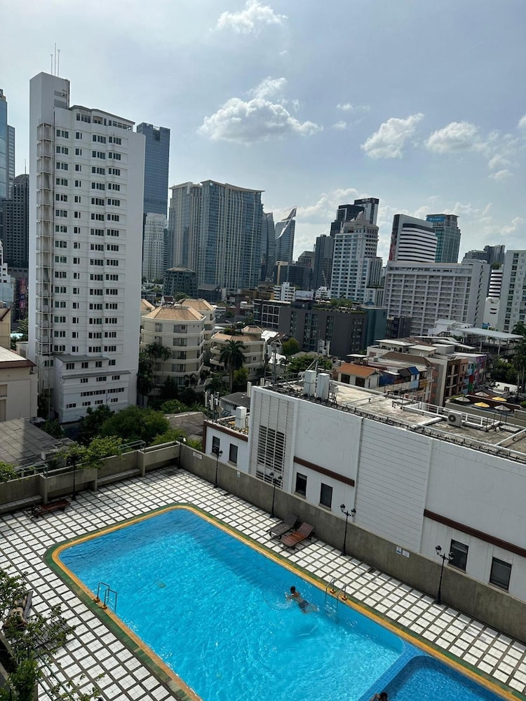 Direct Rooms at Omni Complex Nana