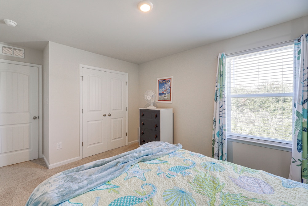 Game Room + Patio: Spacious Ocean View Home