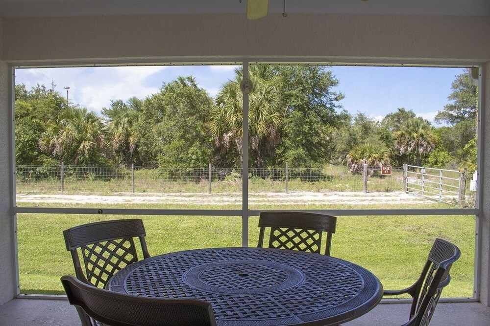 Rotonda West 2 Bedroom Condo w Lanai 9 miles to Gulf Beaches 2 Condo