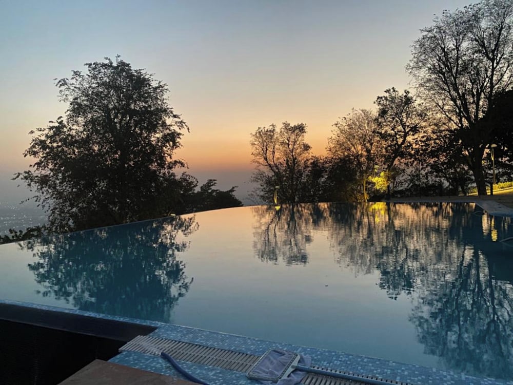 An Extravagant Pushp Villa Overlooking the Ganges